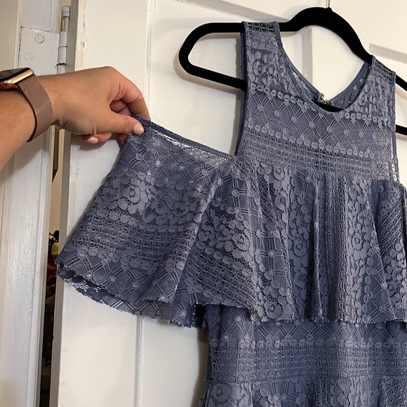 Gianni Bini tiered lace cold-shoulder dress - Picture 6 of 16